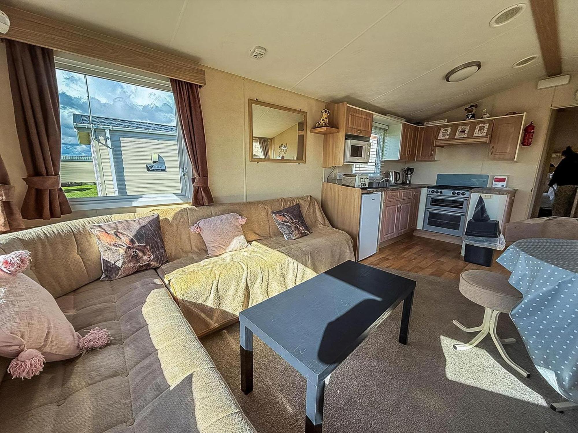 Lovely 6 Berth Caravan At Naze Marine Holiday Park In Essex Ref 17003C Walton-on-the-Naze Kültér fotó